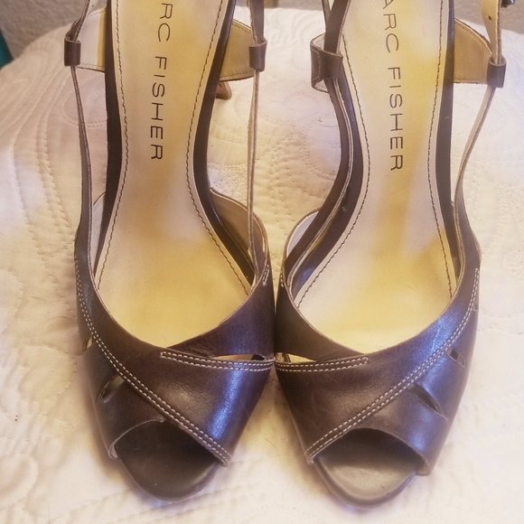 Marc Fisher Heels/Brown Leather Upper/Sz 7 M Women - Picture 2 of 6